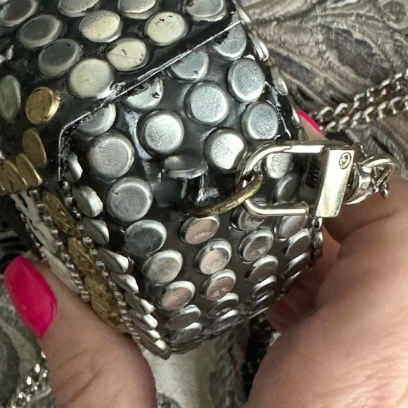 New! Ramla Heart Shaped Metal Clutch/Crossbody - Picture 9 of 9